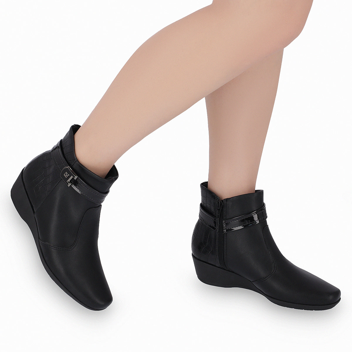 Botín color negro para mujer diseño al tobillo cuña media grabado tipo cocodrilo en la parte trasera con cierre elegantes y comodas