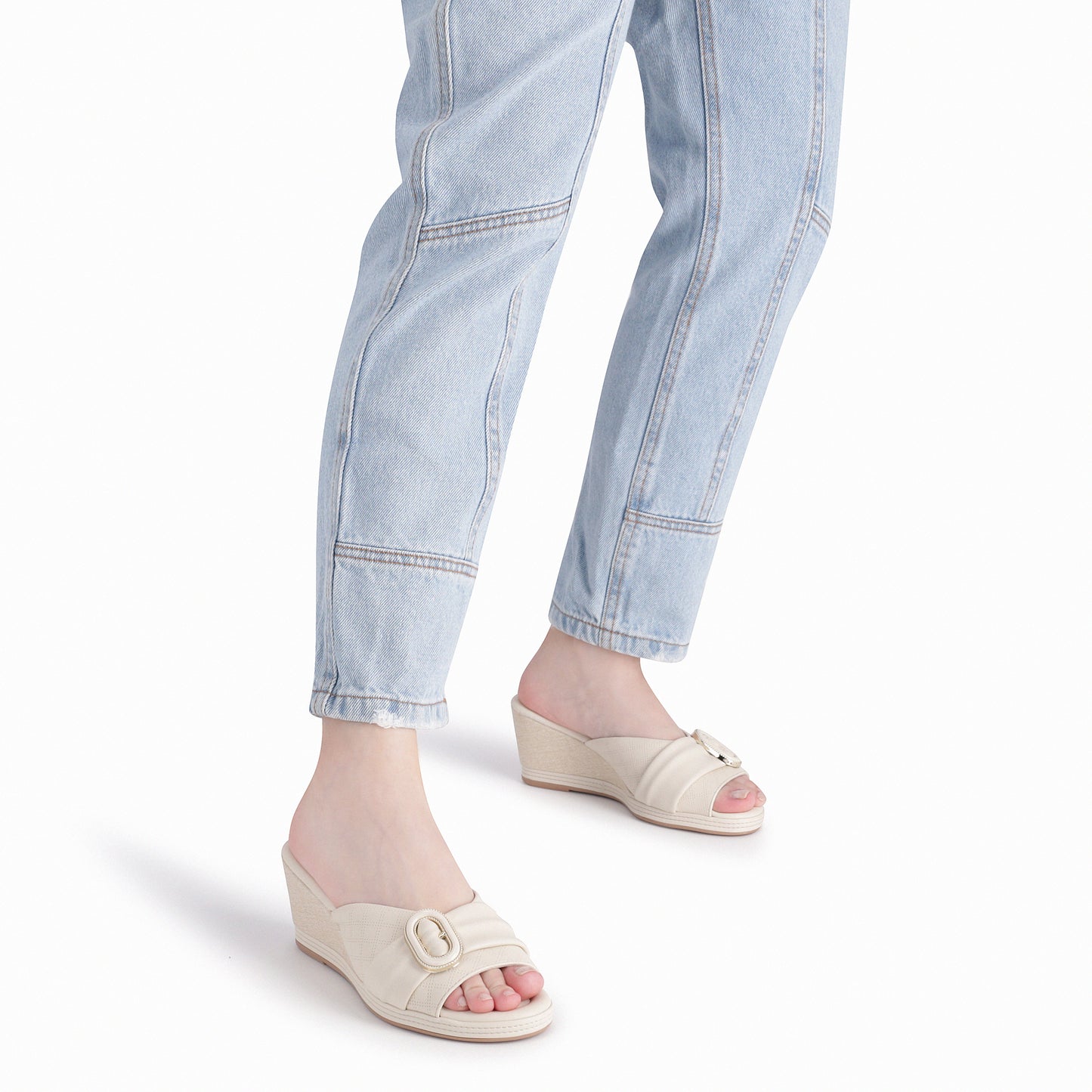 Sandalias cuña alta con hebilla al frente y costuras – Alice