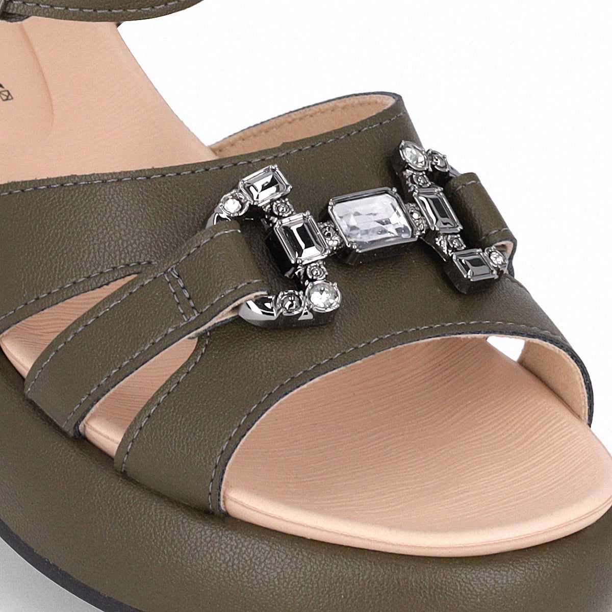Sandalia de piso estilo casual con tiras y detalle - Sol
