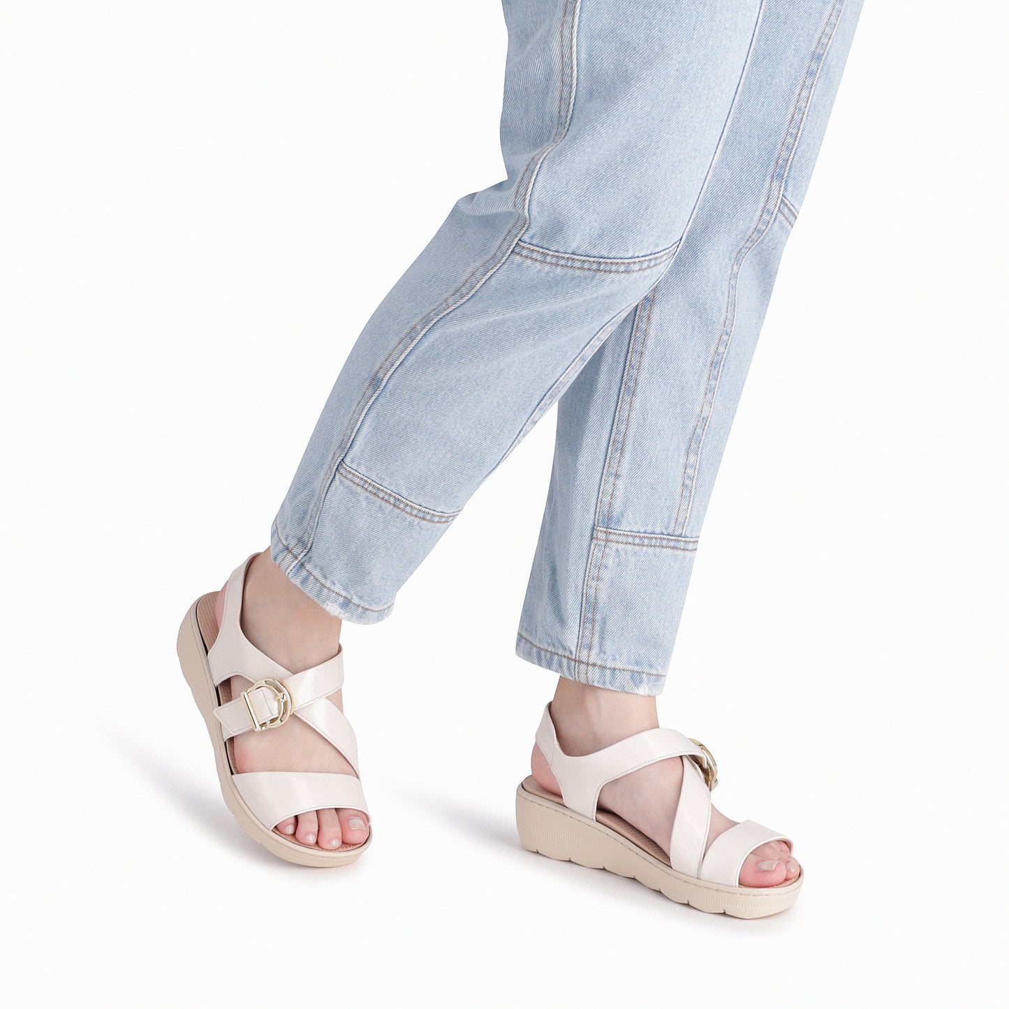 Sandalia cuña media con tiras entrelazadas y velcro – SPA