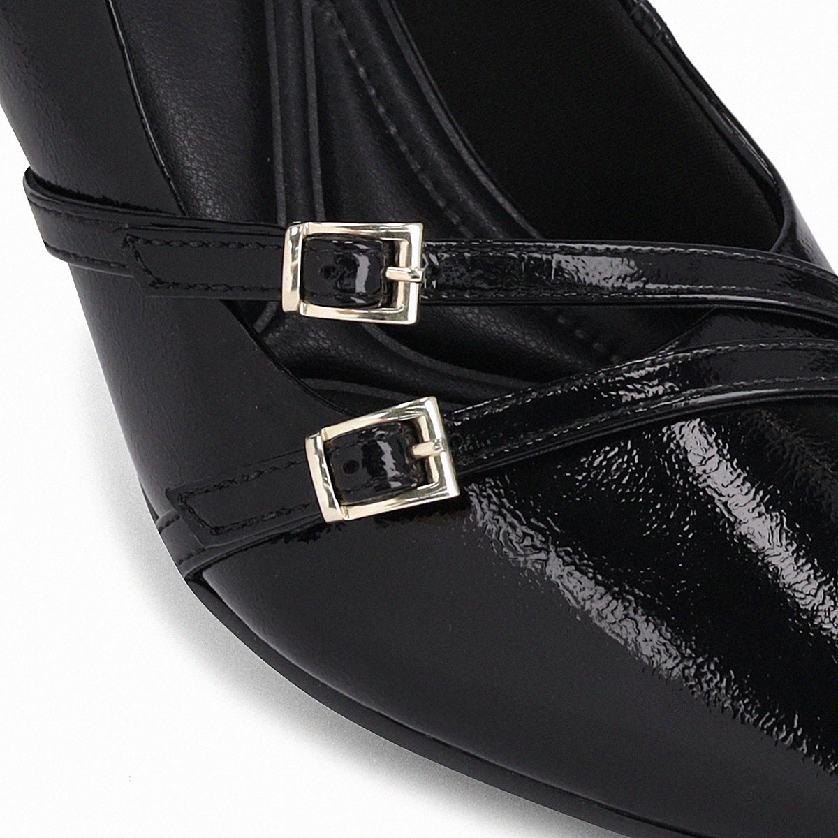 Zapato dama tipo stiletto tacón alto con correas cruzadas con hebilla