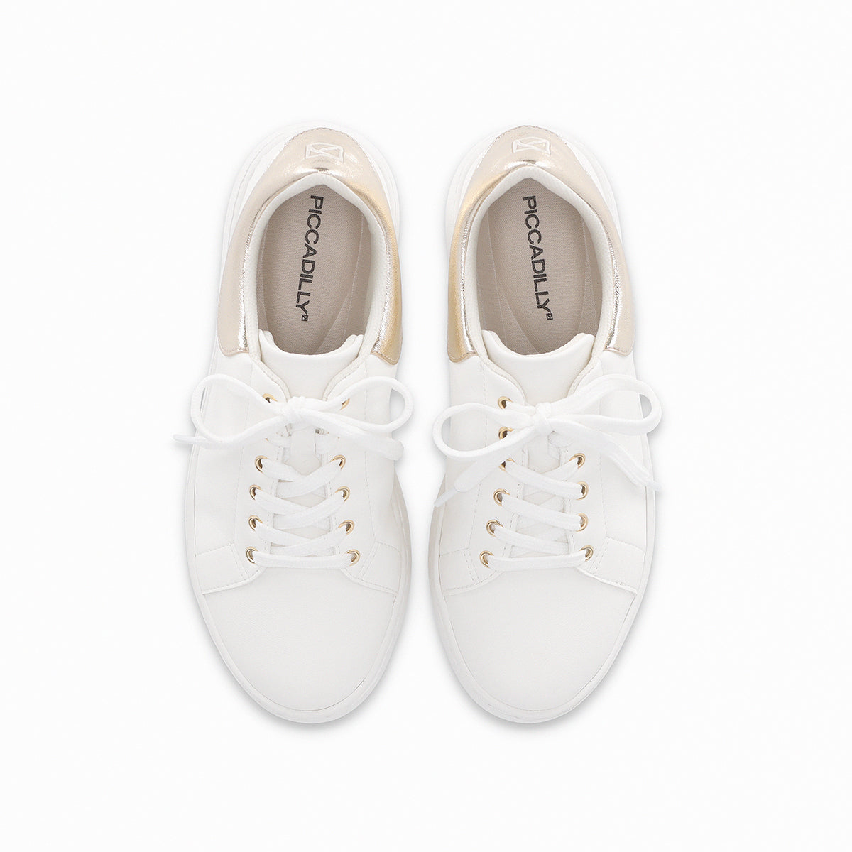 Par de tenis casuales color blanco con plataforma 5 cm y WIDE FIT para mujer. Colección Morgana, diseño moderno con detalle metálico. Cómodos y funcionales. Vista desde arriba.