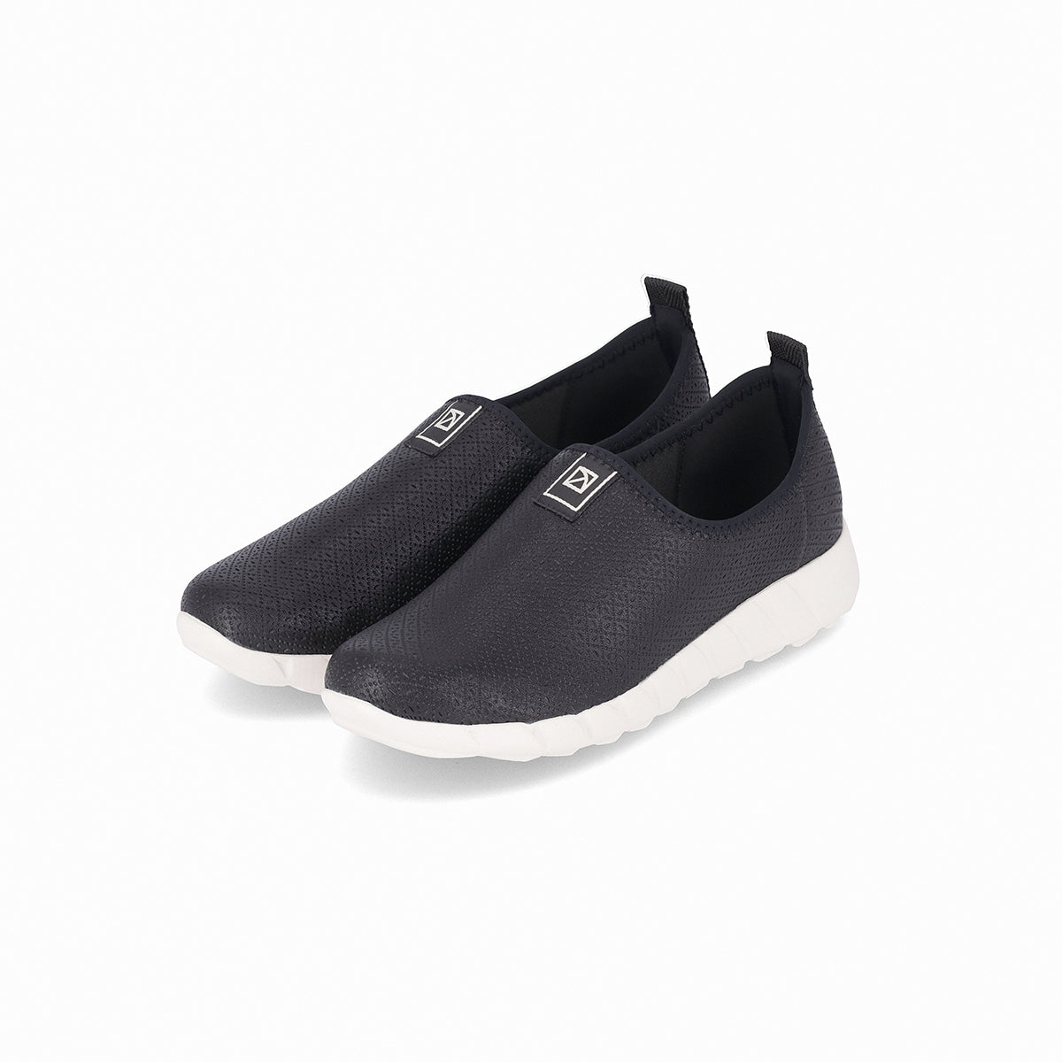 Tenis minimalistas color negro casuales cerrados para mujer, colección Eliane, cuña media 3.5 cm.