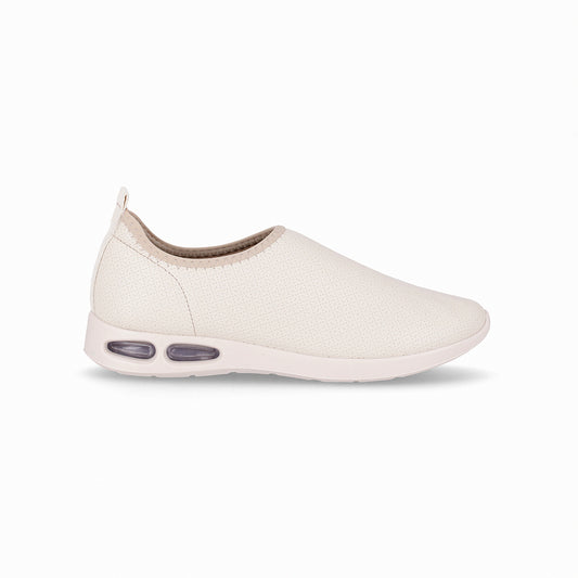 Tenis casual color blanco cerrado con amortiguación Soft Step para mujer, suela de 2.5 cm. Estilo casual, versátiles y cómodos con absorción de impactos.