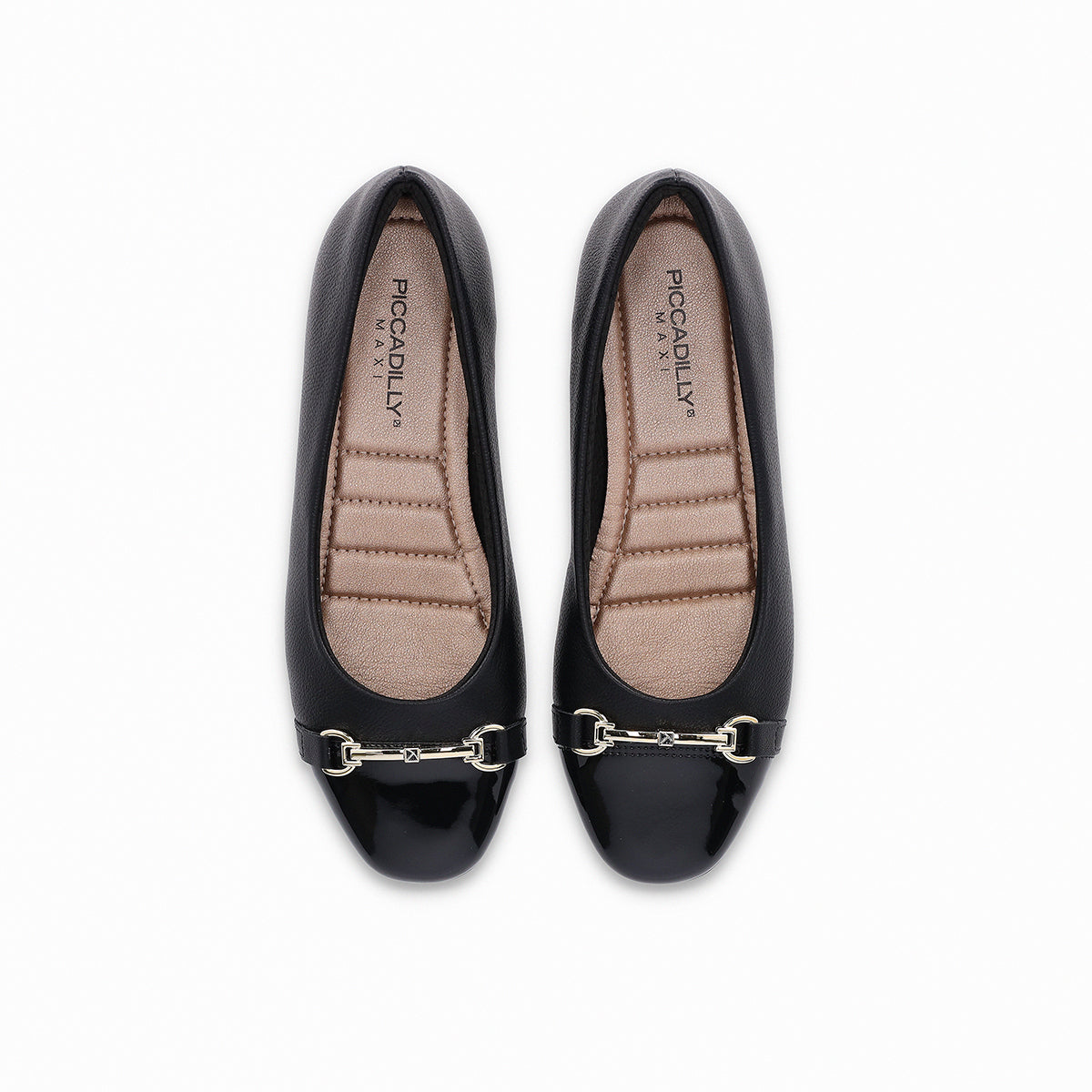 Balerina color negro para mujer de tacón bajo 1 cm con adorno tipo estribo al frente y puntera cap toe. Vista de la plantilla.