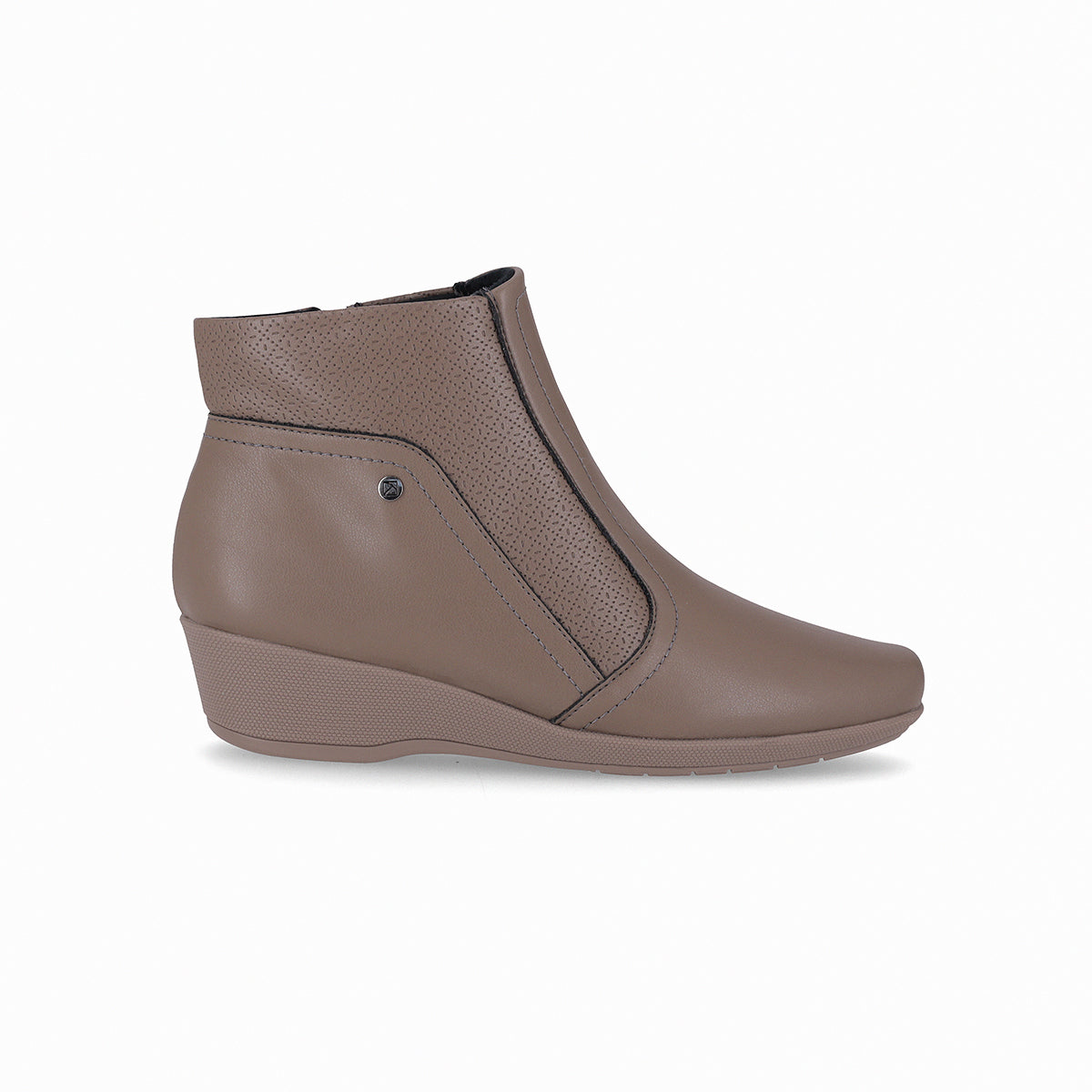botin basico ivone al tobillo de tacon bajo corrido para mujer taupe. botines para mujer. botín para invierno.