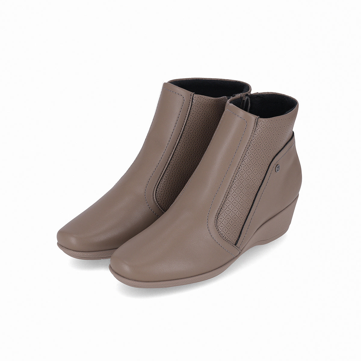 botin basico ivone al tobillo de tacon bajo corrido para mujer taupe. botines para mujer. botín para invierno.