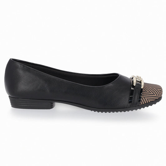 Balerina bicolor negro y café cuña baja 1.5 cm cap toe y aplicación al frente de eslabones para mujer