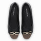 Balerina color negro cuña baja 1.5 cm con aplique metálico de eslabones y puntera cap toe para mujer.