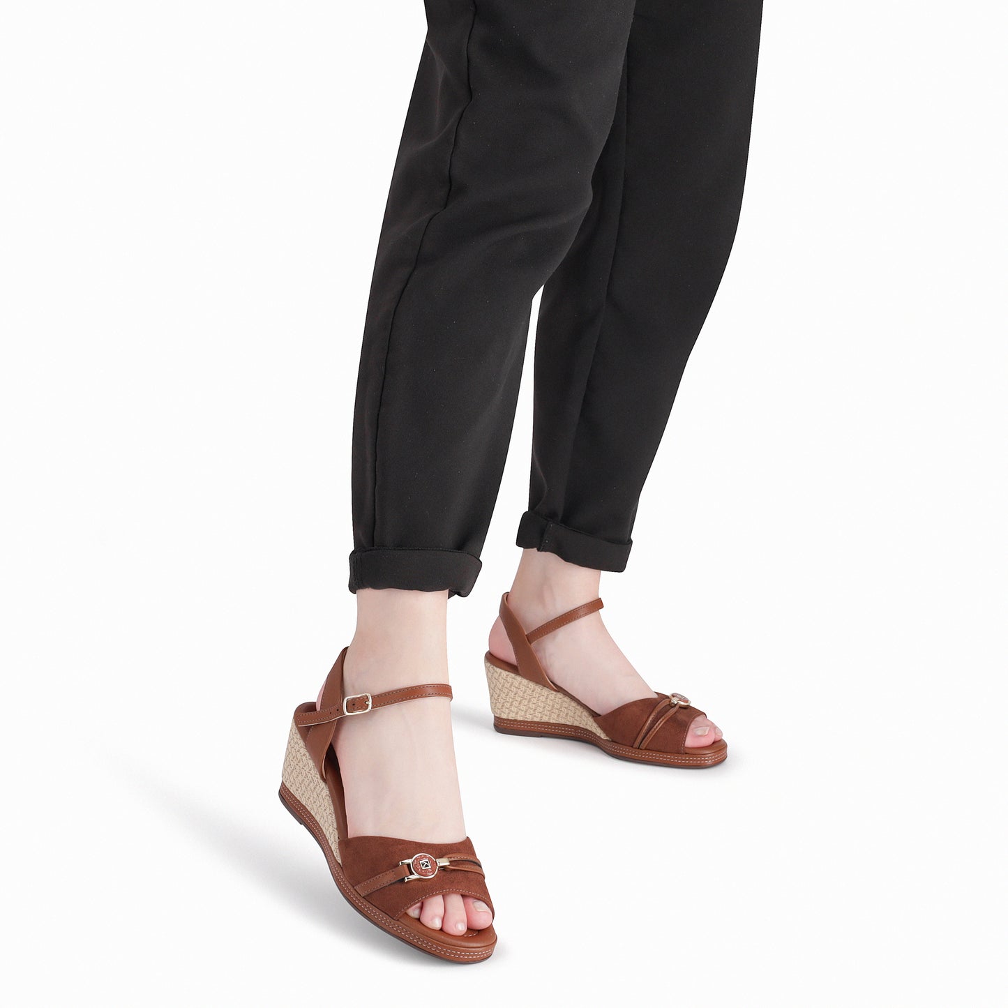 Sandalias cuña alta con cinto al tobillo detalle al frente – Alice