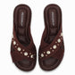 Sandalia plana con estoperoles - acabado confortable