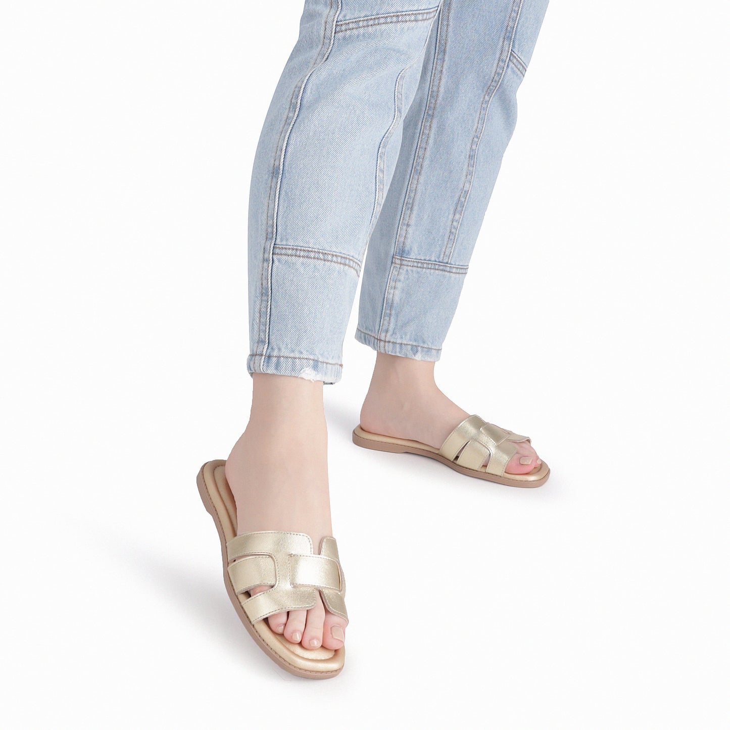 Sandalia moderna de tiras anchas enlazadas – Gabi