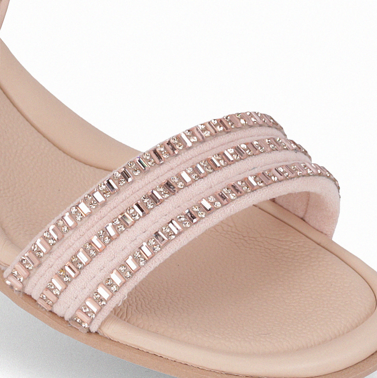 Sandalia casual correas y detalles metálicos – Taila