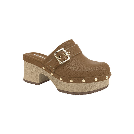 Zueco cerrado casual con cinto en frente y estoperoles