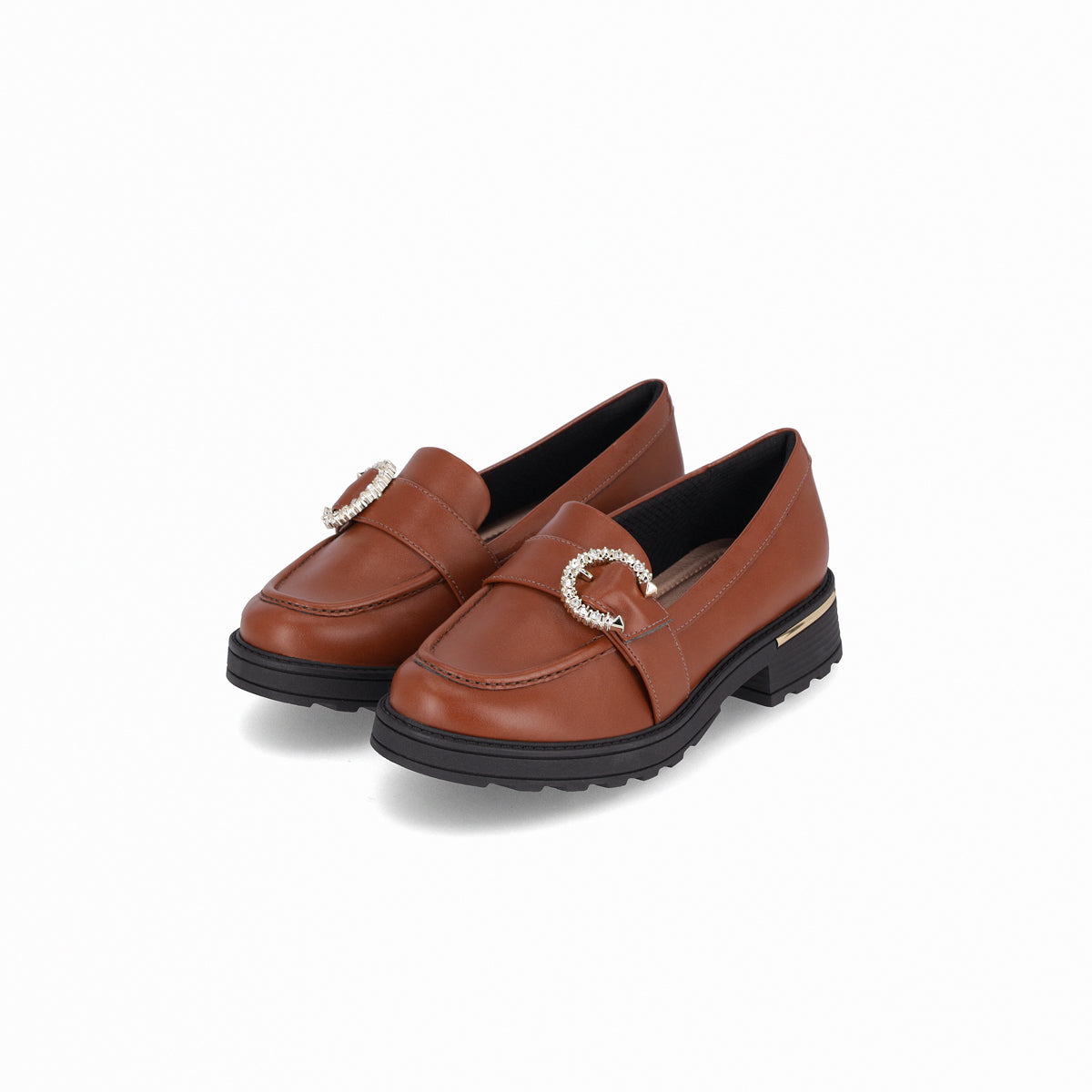 Mocasín de tacón medio con detalle dorado al frente – Gisa