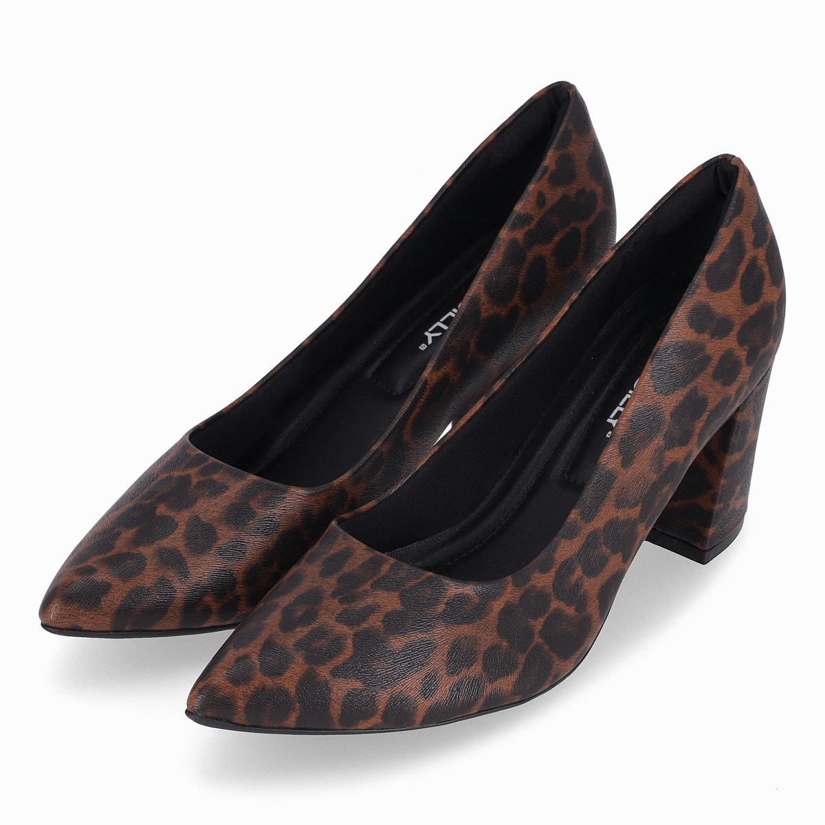 Zapatilla puntera almendrada – Luiza