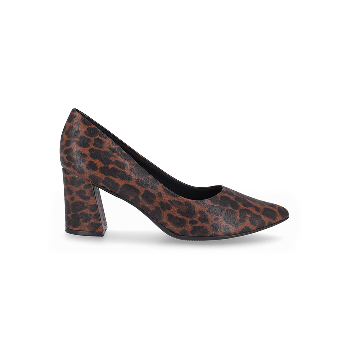 Zapatilla puntera almendrada – Luiza