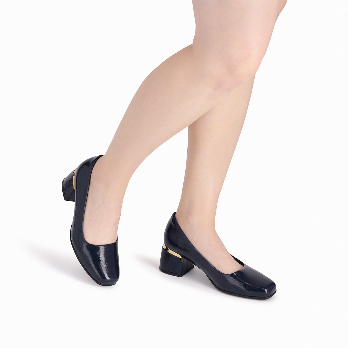 Zapatilla azul marino para dama de tacón medio 5 cm, con puntera cuadrada y detalle metálico