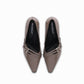 Zapato dama tipo stiletto tacón alto 6cm on correas cruzadas con hebilla  color taupe puntera en punta 