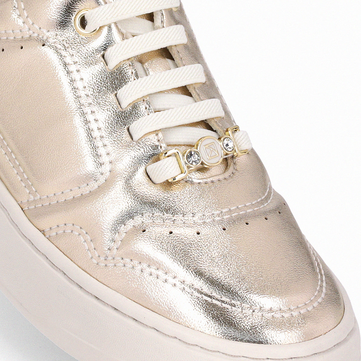 Tenis casuales con plataforma y detalles de costuras – Beatriz