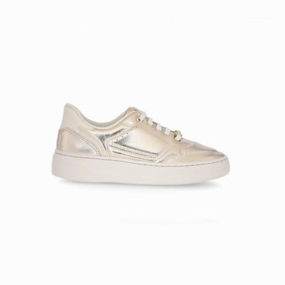 Tenis casuales con plataforma y detalles de costuras – Beatriz
