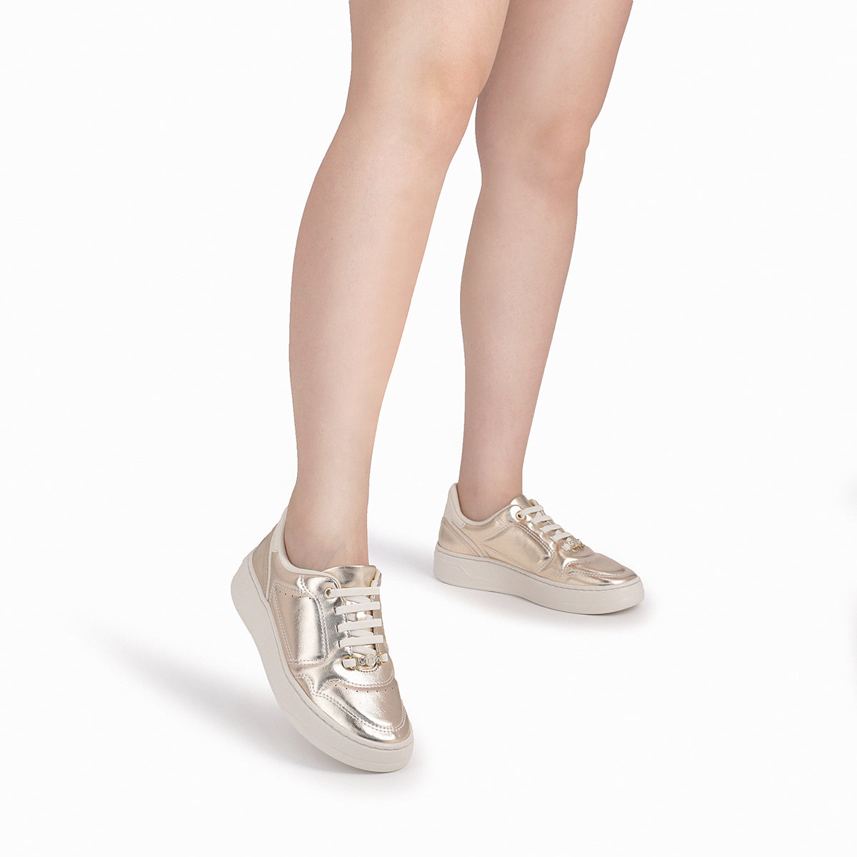 Tenis casuales con plataforma y detalles de costuras – Beatriz