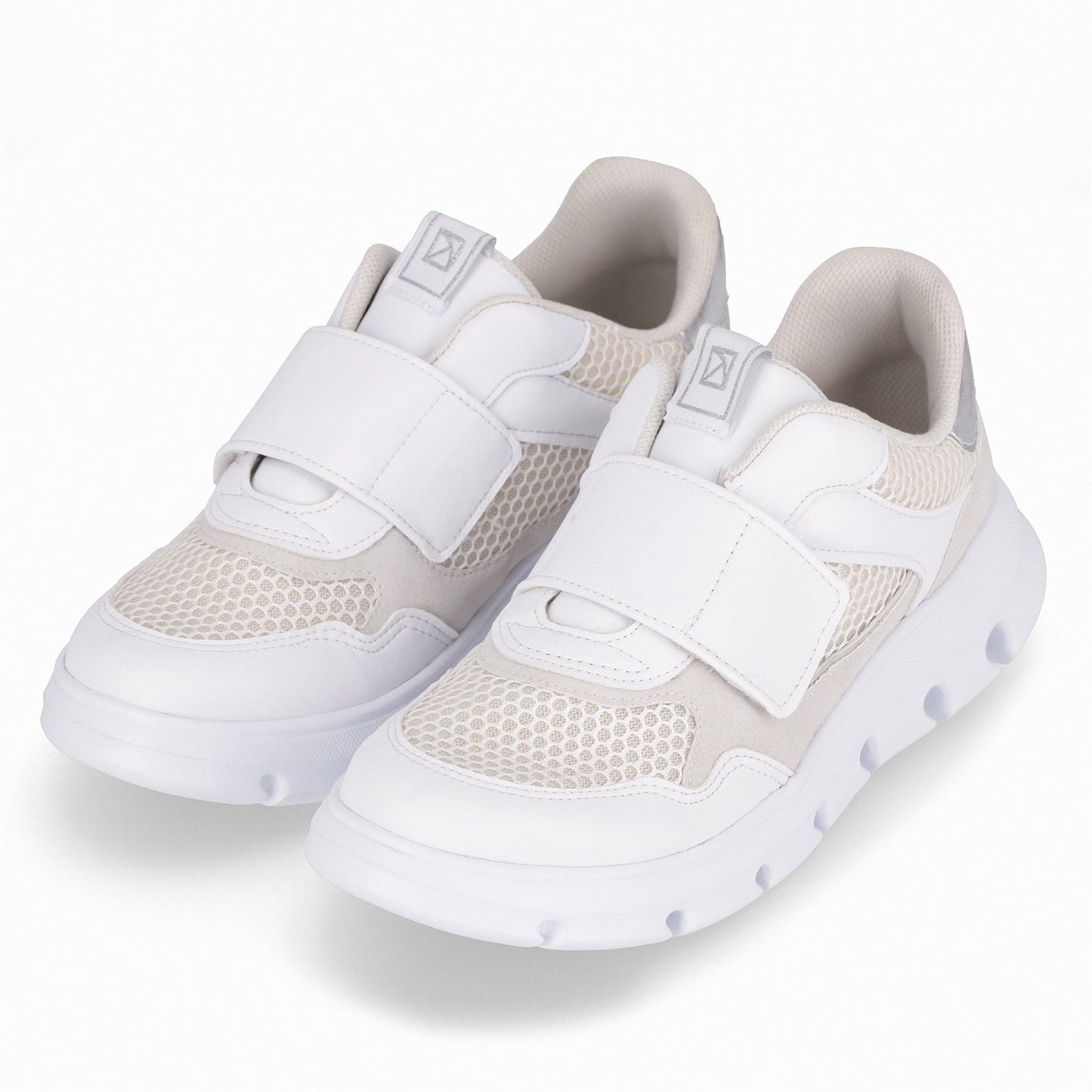 Tenis deportivos con ajuste de velcro - MAXI