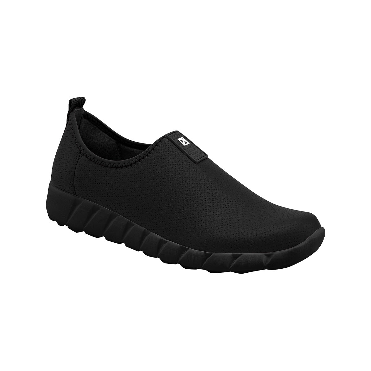Tenis negros con suela negra sin agujetas slip-on con cuña baja de 3 cm colección Fabi. Cómodos y flexibles, ideal para juanetes. Diseño moderno con suela antideslizante.