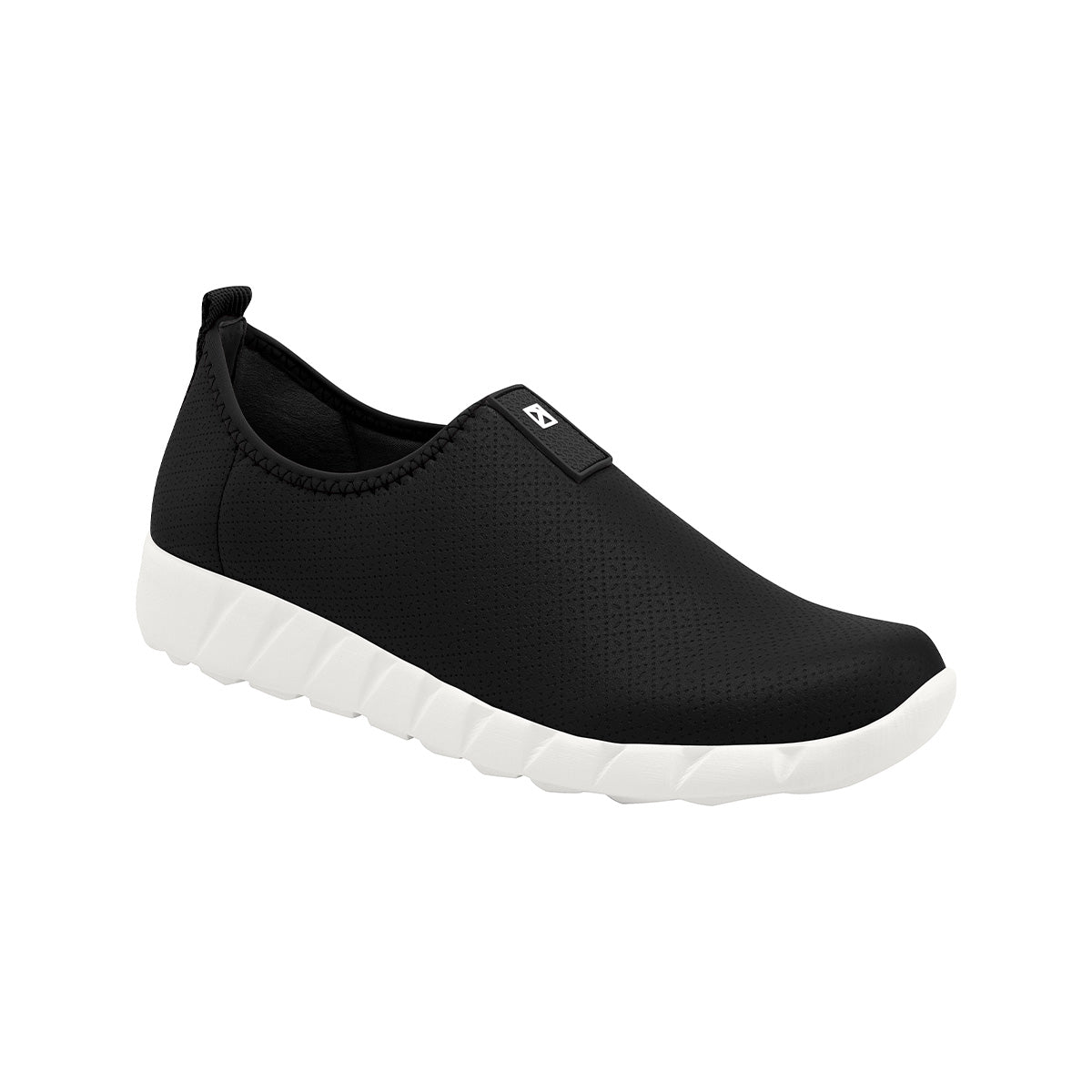 Tenis negros con suela blanca sin agujetas slip-on con cuña baja de 3 cm colección Fabi. Cómodos y flexibles, ideal para juanetes. Diseño moderno con suela antideslizante.