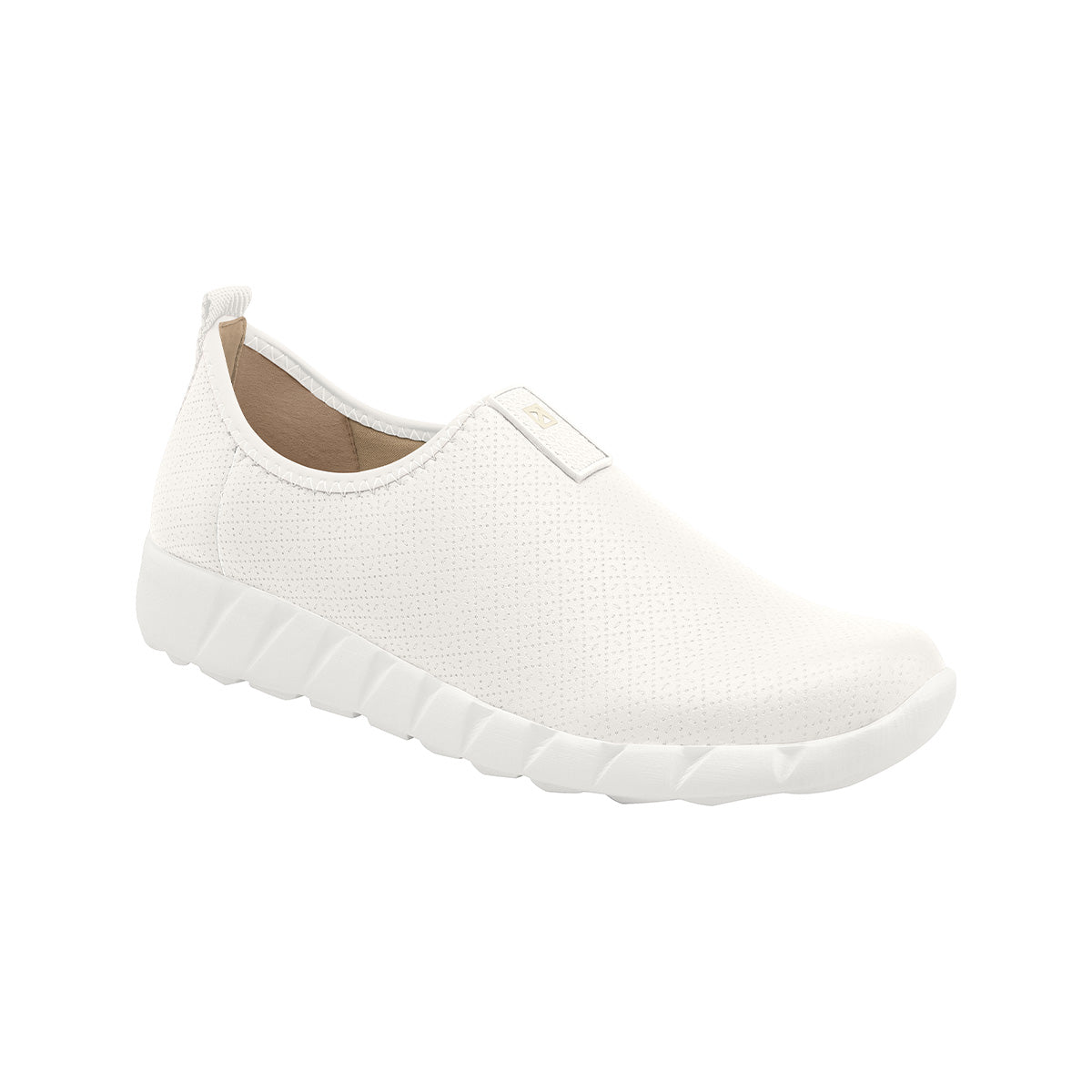Tenis blancos con suela blanca sin agujetas slip-on con cuña baja de 3 cm colección Fabi. Cómodos y flexibles, ideal para juanetes. Diseño moderno con suela antideslizante.