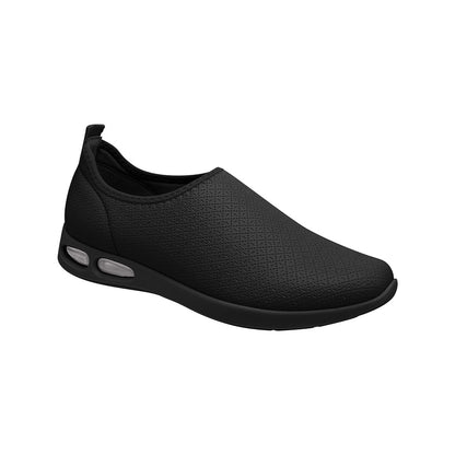 Tenis casual color negro cerrado con amortiguación Soft Step para mujer, suela de 2.5 cm. Sin agujetas.