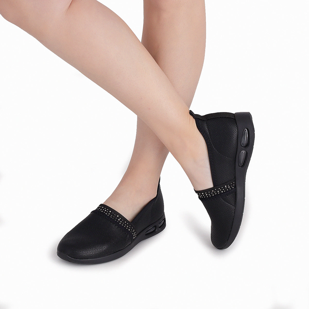 Modelando tenis cerrados negros sin agujetas de cuña baja con brillos para mujer cómodos suela plana