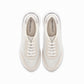 Tenis casuales blancos con tonalidades en café con plataforma 4 cm diseño geométrico en relieve para mujer, colección Nina. Vista desde arriba.