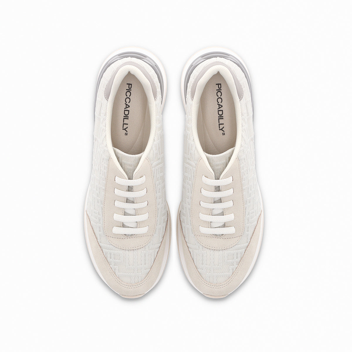 Tenis casuales blancos con tonalidades en café con plataforma 4 cm diseño geométrico en relieve para mujer, colección Nina. Vista desde arriba.