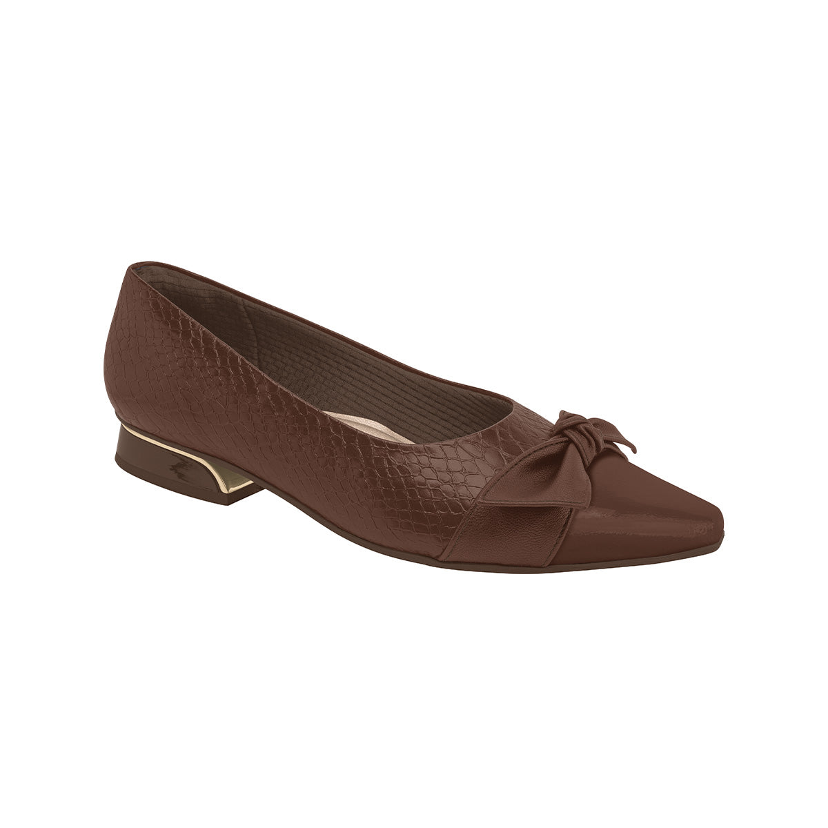 Balerina color café, tacón bajo 1 cm, con doble textura y moño decorativo, puntera en punta cap toe para mujer. Elegante, cómoda y sofisticada.