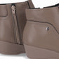 botin basico ivone al tobillo de tacon bajo corrido para mujer taupe. botines para mujer. botín para invierno.