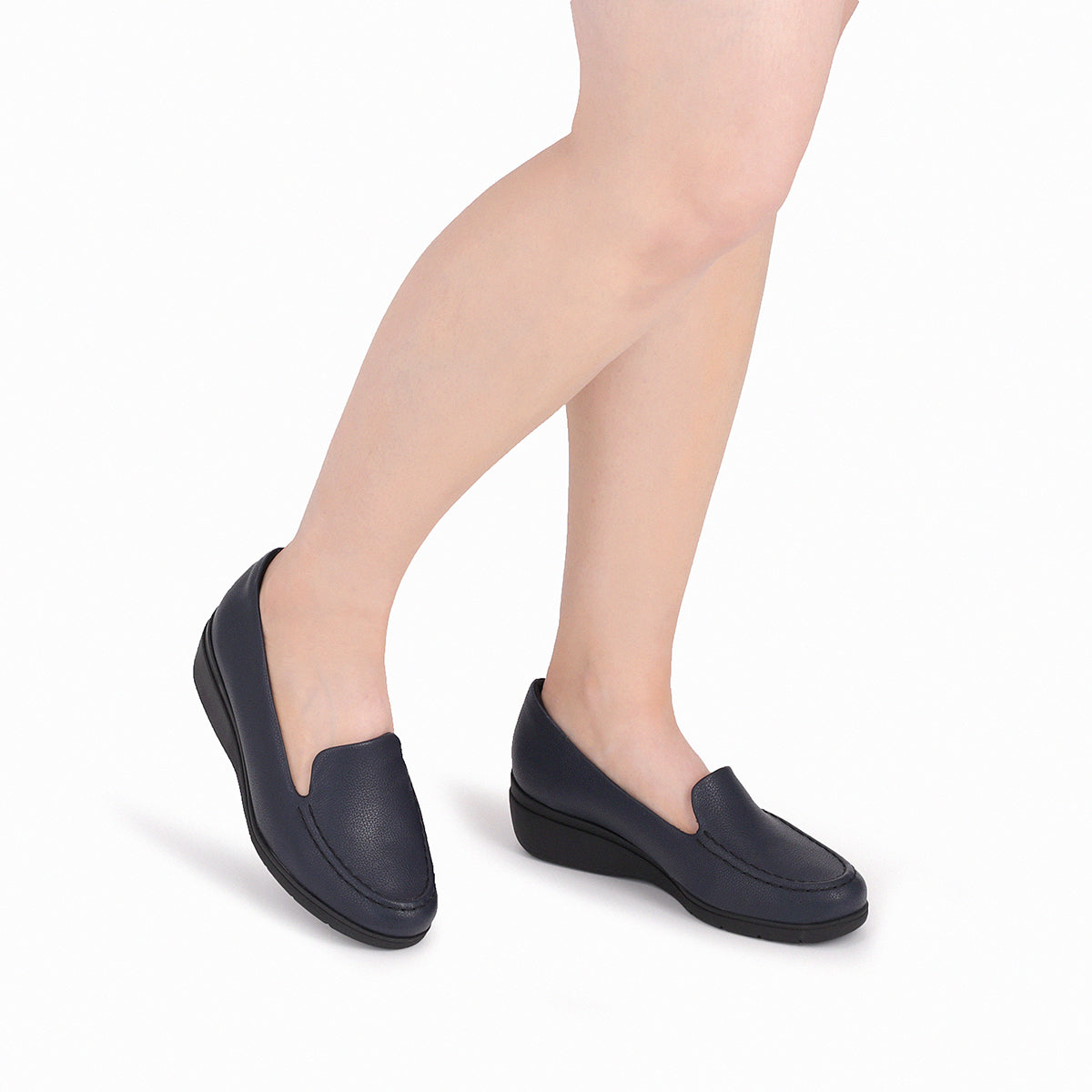 mocasines para mujer color azul marino suela negra, básico, diseño práctico y cómodo